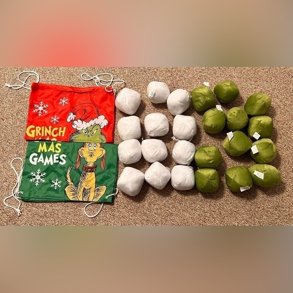 Grinch Other - Grinch Snowball Fight Game Kit. Plush soft balls. Comes w/ 2 drawstring bags